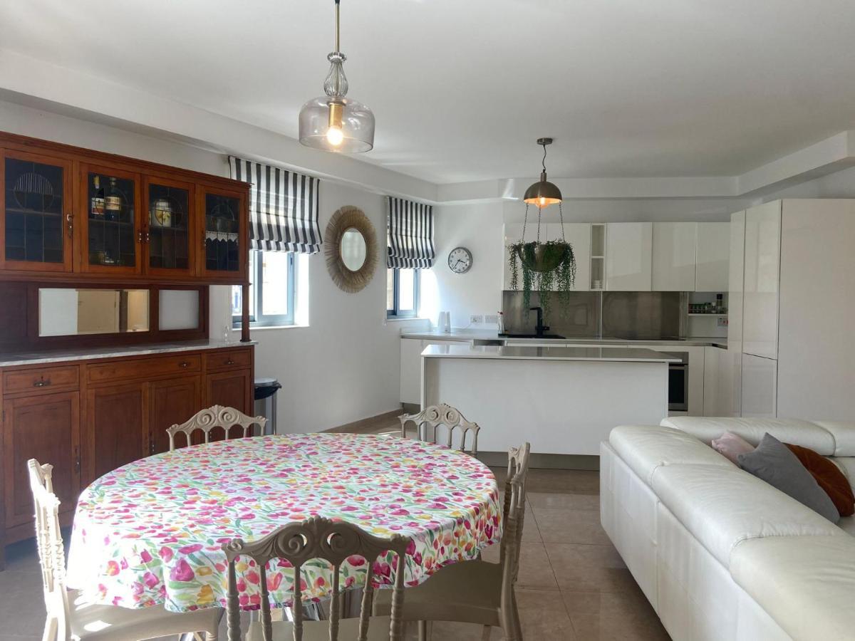 Cozy 2 Bedroom Apartment Near Seafront Gzira Extérieur photo